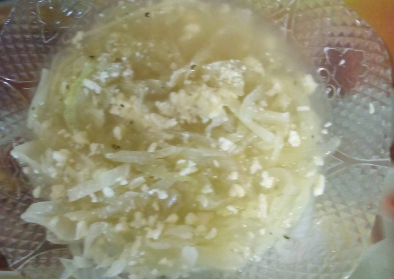 Sopa de cebolla con col