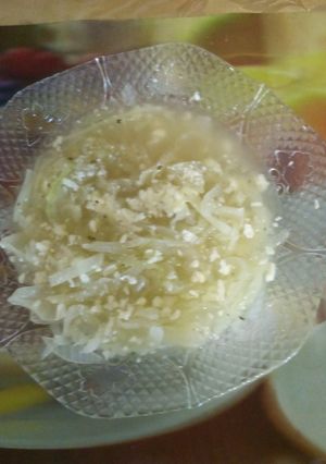 Una foto de Sopa de cebolla con col