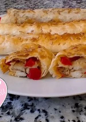Una foto de Gusanojaldres de pollo y pimiento🐛 - Gusanitos de hojaldre🍗