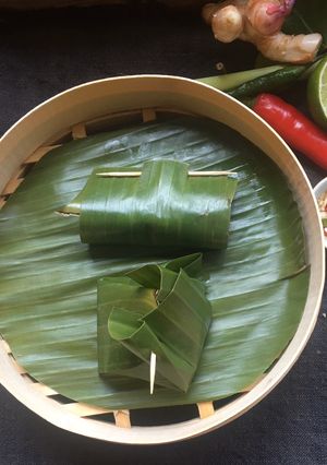 A picture of Thai tofu steamed in banana leaf 🌱.