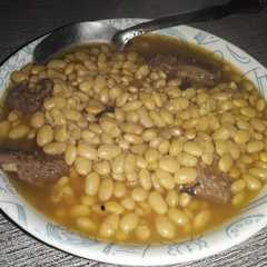 Una foto de Frijol blanco con carne de res....🇸🇻