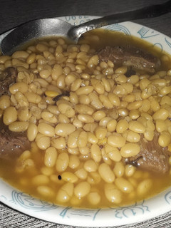 Una foto de Frijol blanco con carne de res....🇸🇻