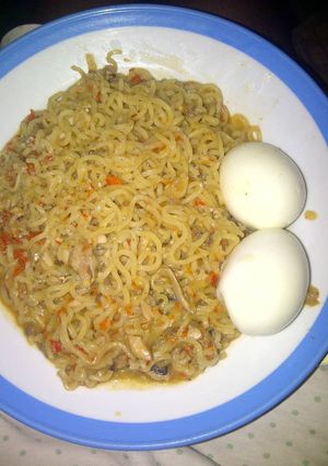 A picture of Noodles+eggs.