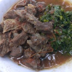 A picture of Stewed beef with greens.
