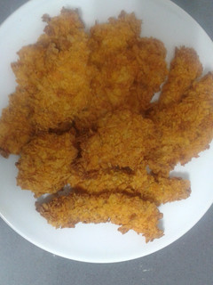 Una foto de Pechugas de pollo con doritos🐤🍟