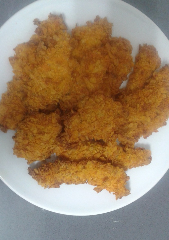 Una foto de Pechugas de pollo con doritos🐤🍟