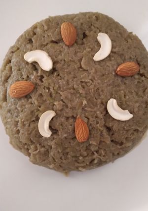 દૂધી નો હલવો (Dudhi Halwa Recipe In Gujarati) રેસીપી મુખ્ય ફોટો