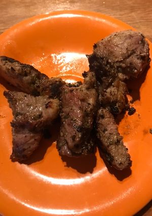 Una foto de Cerdo condimentdo con Pimentón rojo y orégano