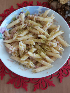 Foto di Pennette tonno e pistacchio