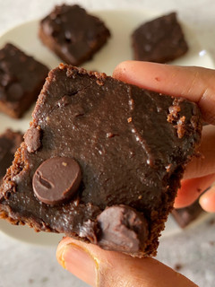 கோதுமை ப்ரௌனி (Kothumai brownie recipe in tamil) செய்முறை முக்கிய புகைப்படம்