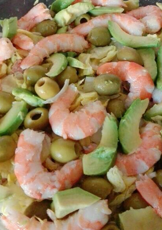 Una foto de Ensalada de arroz con gambas y aguacate