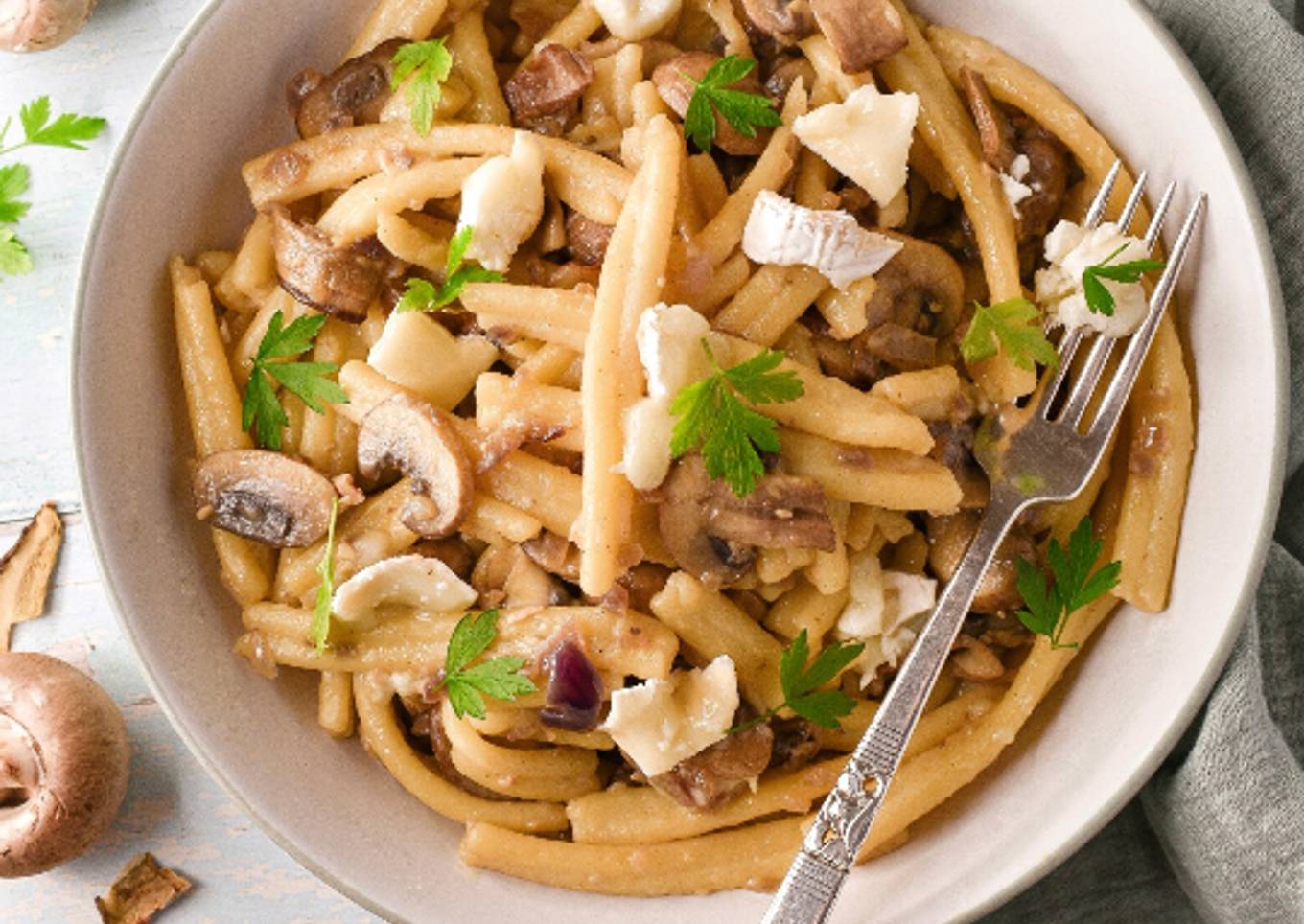 Creamy Goats Cheese & Mushroom Pasta