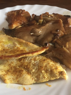 Una foto de Pechuga de pollo con setas al ajillo para dieta