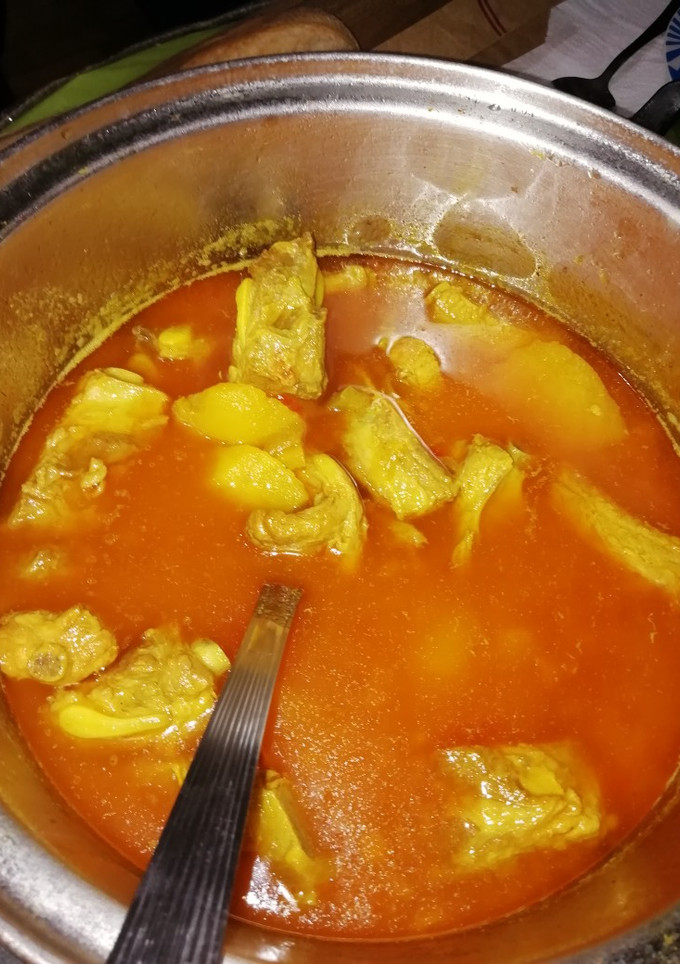 Una foto de Costillas adobadas con patatas picantes