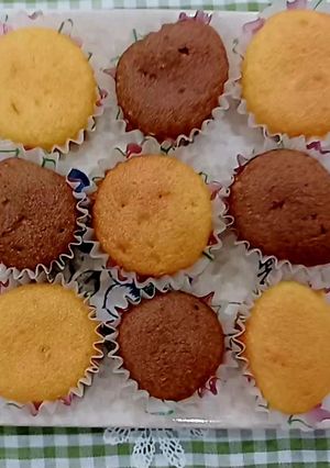 Hình của món Muffin quế, chocolate và muffin vani.