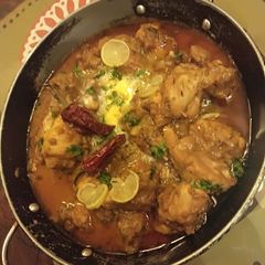 A picture of Chicken Lazeez Karahi..
