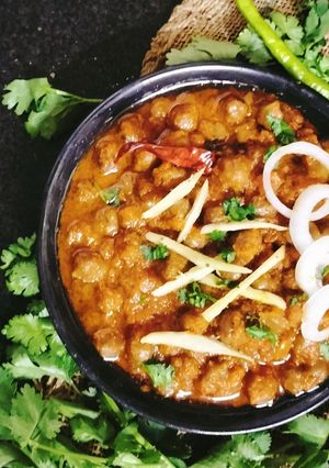 અમૃતસરી છોલે (Amritsari Chhole Recipe In Gujarati) રેસીપી મુખ્ય ફોટો