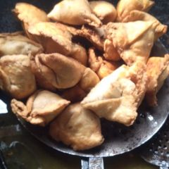 A picture of Samosas.