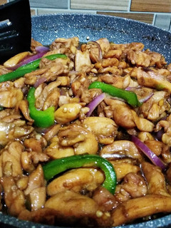 Foto resep Red Onion and Paprika Chicken