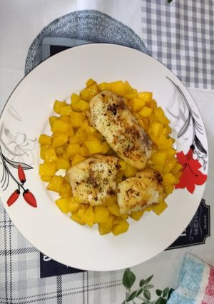 Una foto de Rosada con patatas🐟🥔
