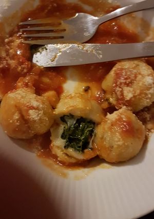 Una foto de Ñoquis rellenos de acelga y queso