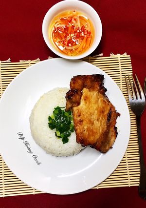 Hình của món Cơm Sườn Cốt Lết Nướng.