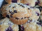 Una foto de muffins frambuesas