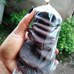 A picture of Plain chocolate cookies.