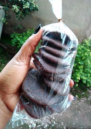 A picture of Plain chocolate cookies.