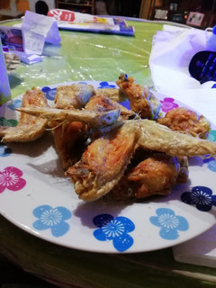 Una foto de Alitas de pollo fritas