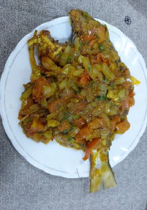 A picture of Fish onion and tomato masala chatpaty fish.