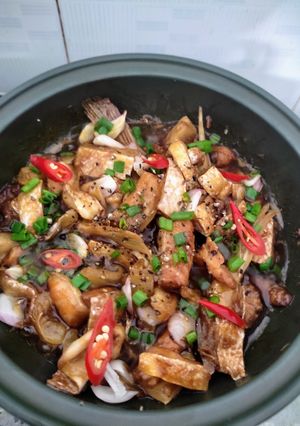 Hình của món Lườn cá hồi kho tiêu.