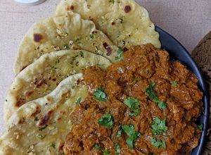 Foto resep Chicken Tikka Masala With Garlic Butter Naan
