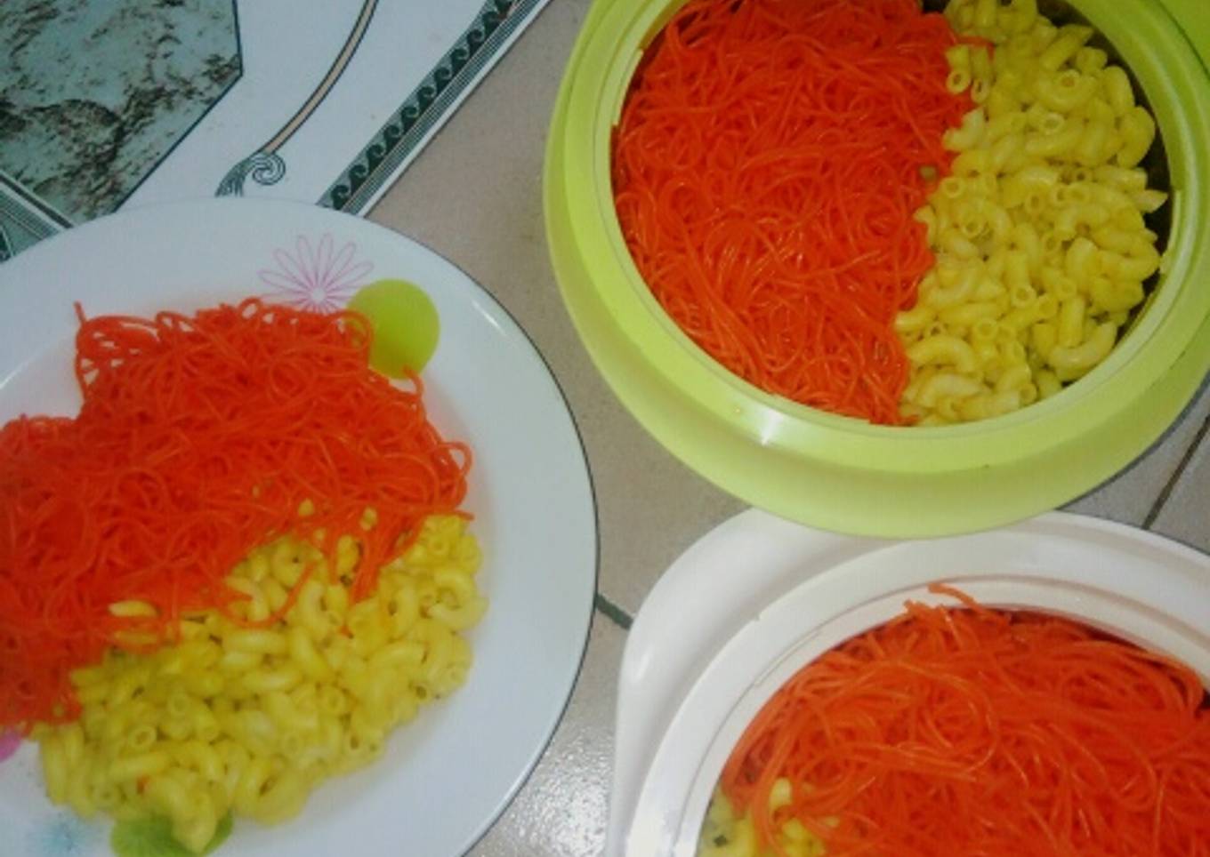 Coloured macarooni nd spaghetti