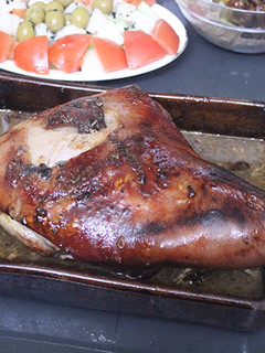 Una foto de Pierna de cochinillo al horno
