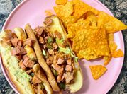 Una foto de hot dogs sencilla