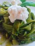 Tagliatelle con pesto genovese e straciatella pugliese