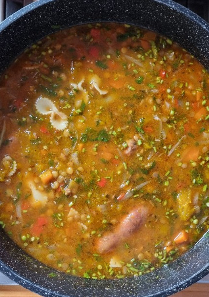 Una foto de Lentejas con longaniza