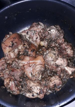 Una foto de Paleta de cerdo gratinada con cebolla, verdeo, y morrón al vino