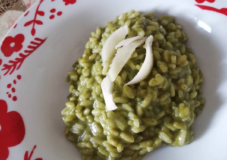 Risotto con crema di spinaci e piselli