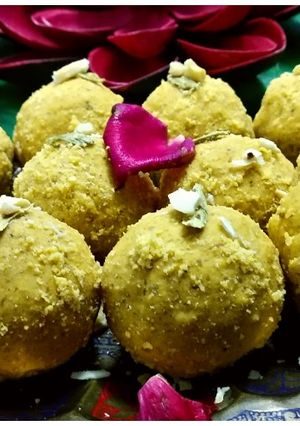 বেসন কা লাড্ডু (Besan ka ladoo recipe in Bengali) রেসিপির প্রধান ছবি