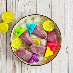 A picture of Blueberry Banana Smoothie ice popsicles 💜💜.