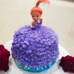 A picture of Eggless doll cake.