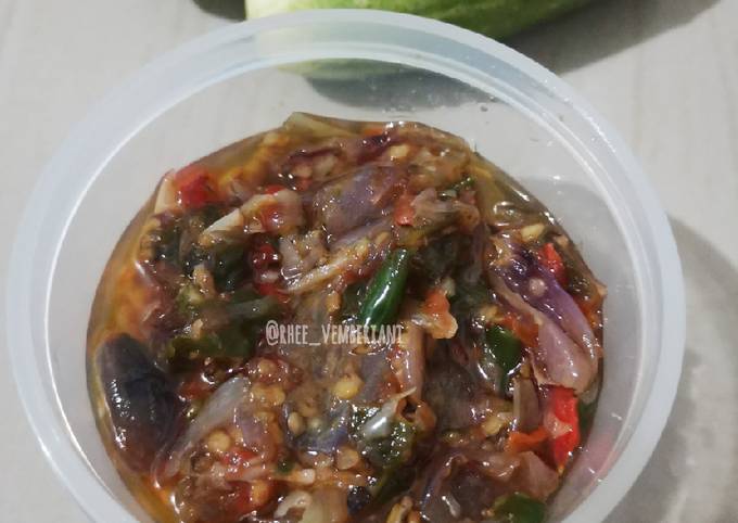 Bagaimana Menyiapkan Sambal Bawang yang Lezat