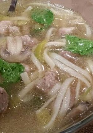 A picture of Pork, Leek And Onion Soup.