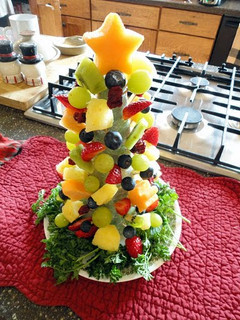 A picture of fruit christmas tree.