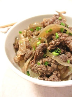 A picture of Easy Maitake and Beef Rice Bowl.