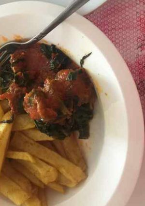 A picture of Fried potatoes with vegetable sauce.