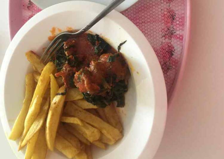 Fried potatoes with vegetable sauce