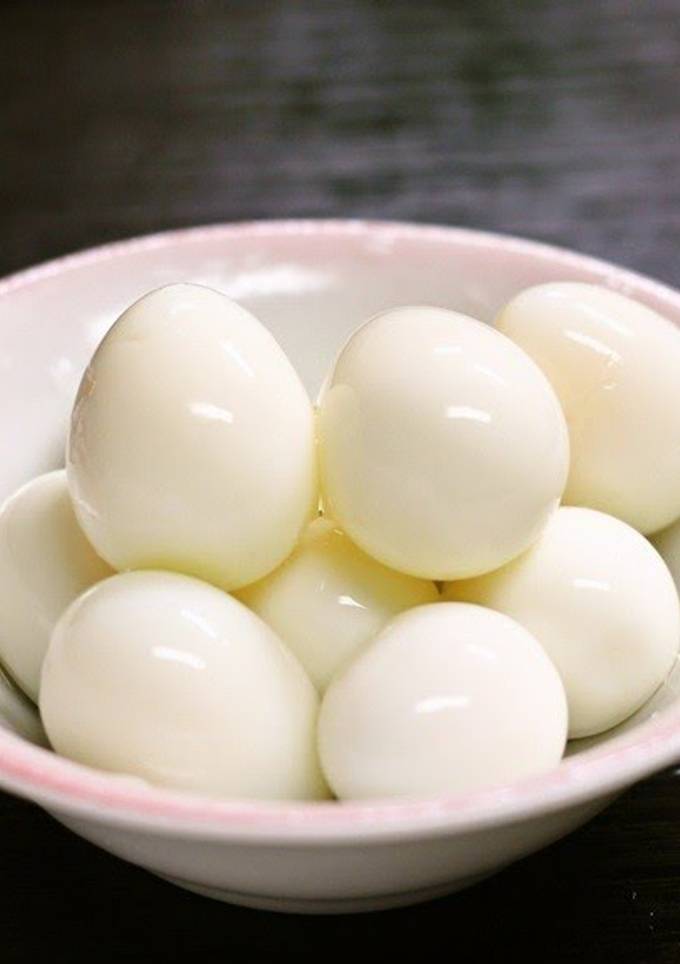 A picture of How to Boil Easy-Peel Quail Eggs.